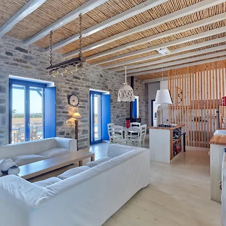 2 Bed - Sleeps 6 - Pets - Pool - Parking Villa *