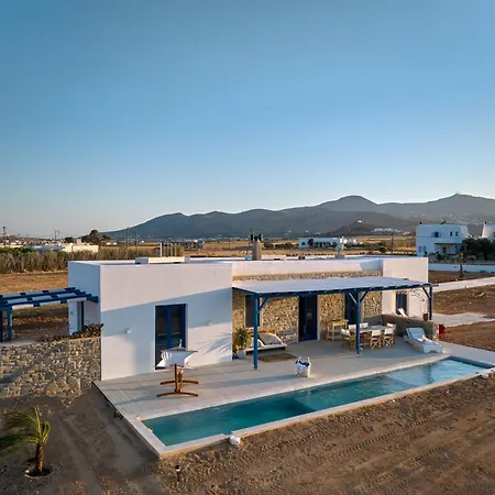 Villa 2 Bed - Sleeps 6 - Pets - Pool - Parking *
