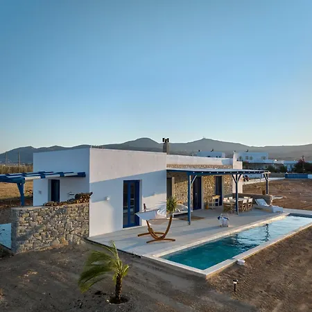 Villa 2 Bed - Sleeps 6 - Pets - Pool - Parking *