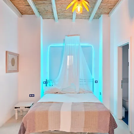 2 Bed - Sleeps 6 - Pets - Pool - Parking *